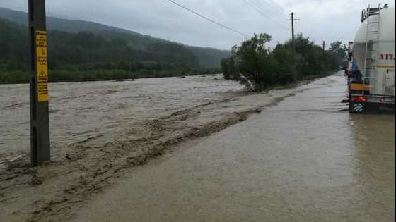 Fetiţă de 12 ani, ucisă de viitură în judeţul Vâlcea