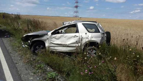 Constanţa: 4 răniţi, printre care 3 copii,după ce maşina în care se aflau s-a răsturnat într-o curbă