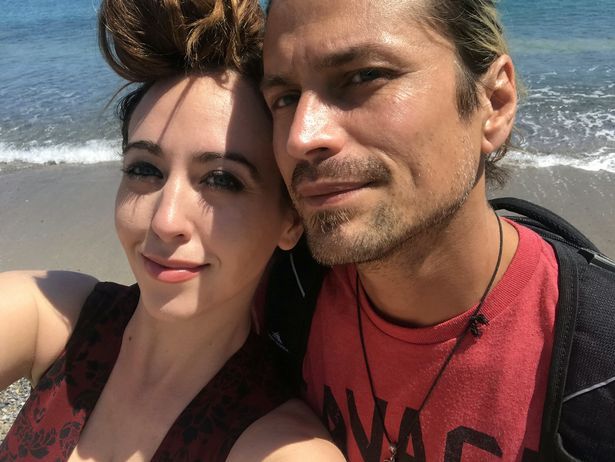 A fost bătută până la sânge pentru că a refuzat să plătească bani în plus la cazare