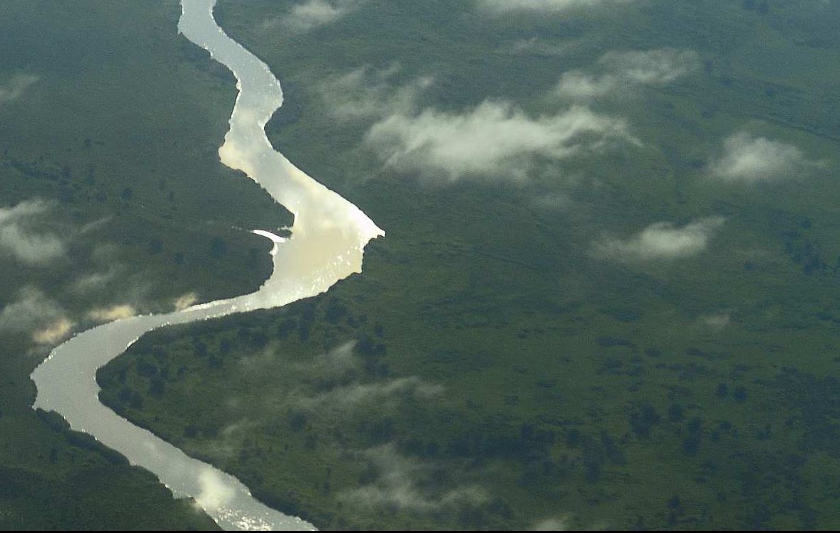 Tragedie. 22 de copii s-au înecat în timp ce mergeau spre școală