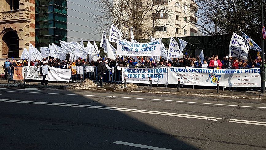 Proteste de amploare la ușa Ioanei Bran. I se cere demisia! Ministrul și-a luat liber