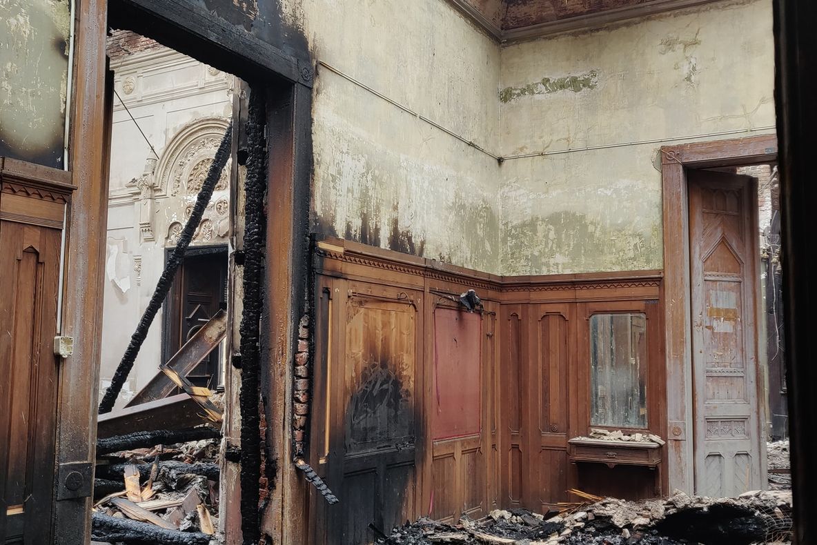 Imagini tulburătoare! Cum arată interiorul Palatului Episcopal după incendiu