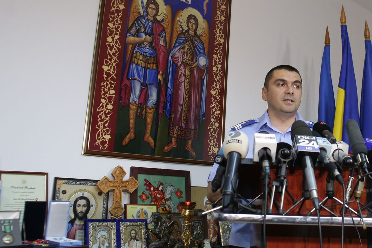 Cucoş, prima reacție după violențe: Colegii mei şi-au făcut datoria. Merită respectul nostru