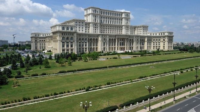 Traficul rutier, restricţionat în zona Parlamentului, până duminică