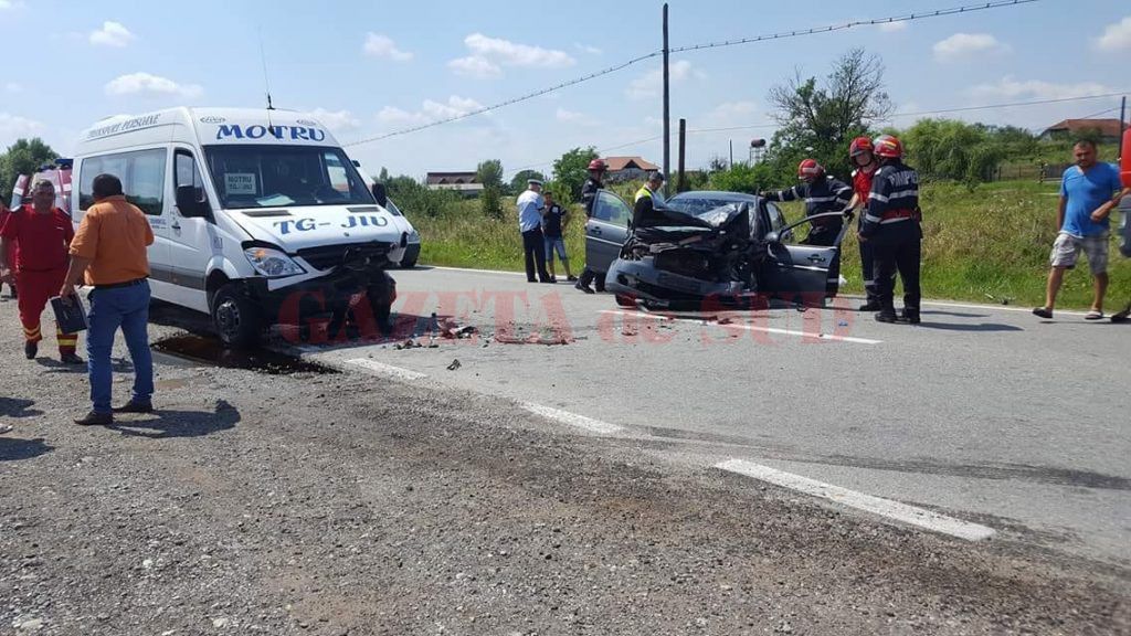 Plan ROŞU de Intervenţie în Gorj. 10 victime. Şoferul vinovat de accidentul rutier a făcut infarct 