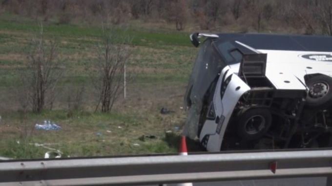 Demisii în lanț în urma accidentului de autocar din Bulgaria, în care au murit 17 oameni