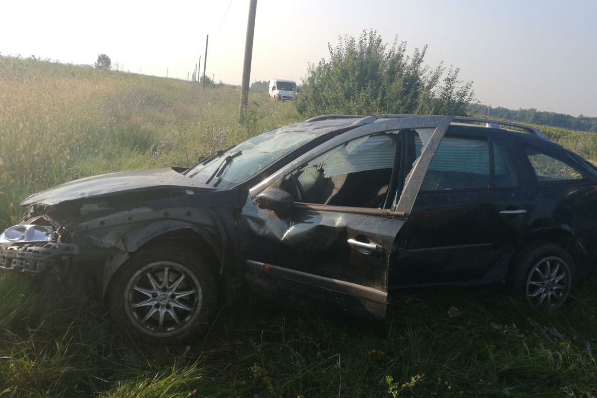 S-a răsturnat cu mașina în timp ce evita o vulpe!