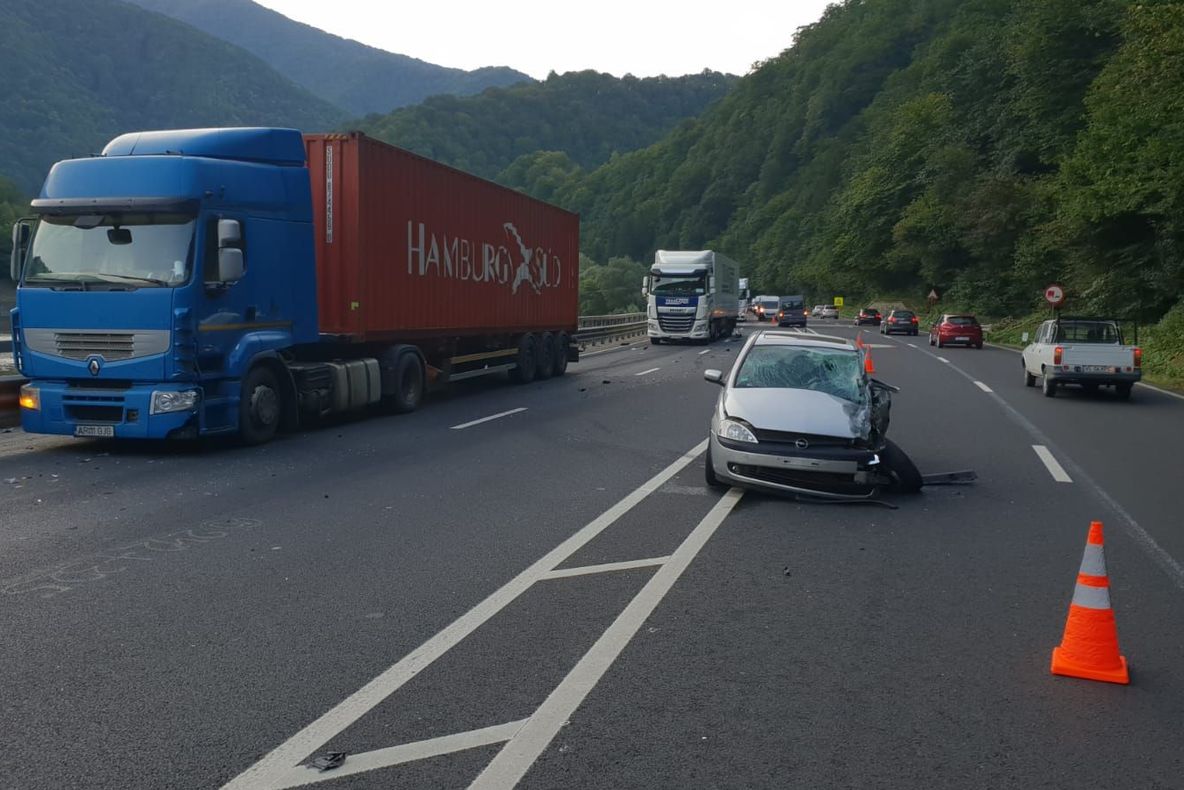 Accident pe Valea Oltului cu patru mașini implicate