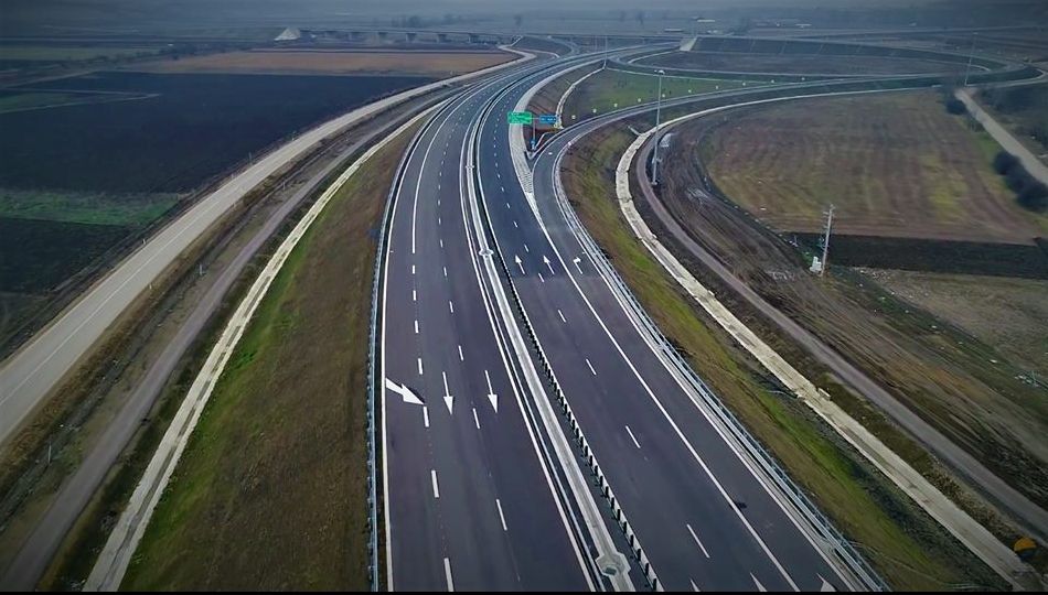 Erau cu maşina pe autostradă. Ce au văzut este uluitor 