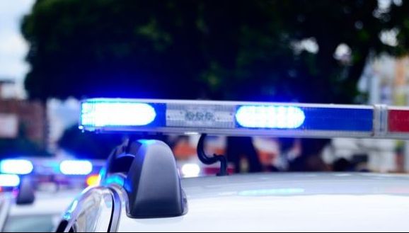 Bătaie într-un local de pe litoral. Turiști dați afară din cauza pantalonilor pe care-i purtau