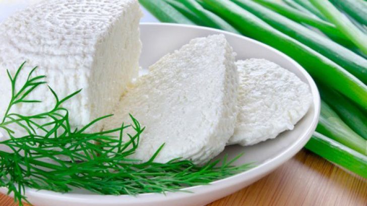 Dieta cu brânză de vaci. Meniul complet care te ajută să slăbeşti rapid