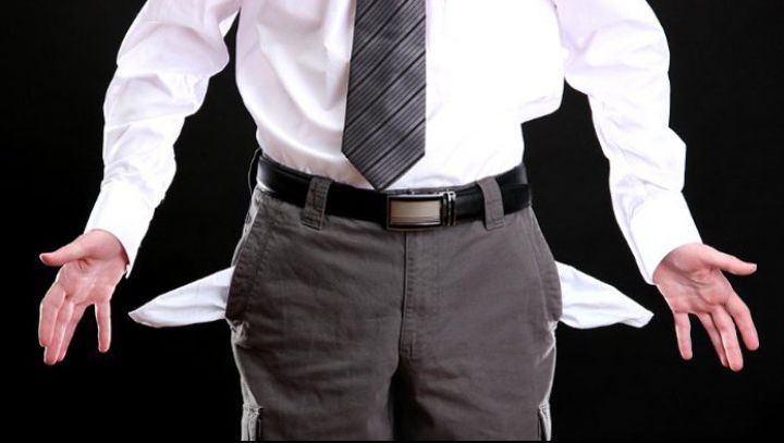 Românii consumă ce produc alții. Guvernul bagă banii în buzunarele țărilor din jur