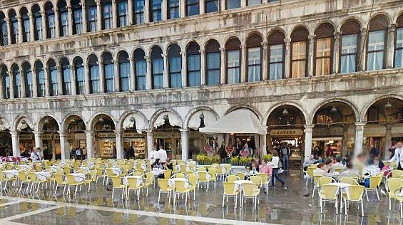 A comandat două cafele și două sticle de apă. Când a venit nota, a ieșit scandal 