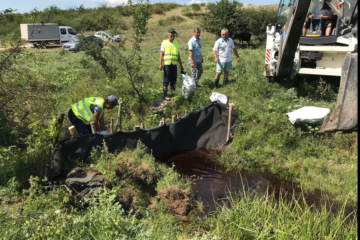  Zeci de baraje de neutralizare a biodieselului, după accidentul de la Cârcea