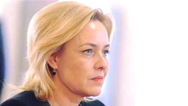 Carmen Dan îi răspunde Gabrielei Firea de pe scările MAI