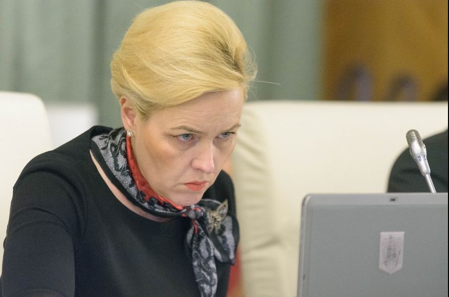 Carmen Dan şi şefii jandarmilor, reclamaţi la DNA