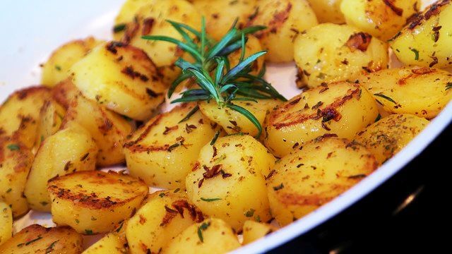 Cei mai buni cartofi la cuptor. Ingredientul care face toată diferenţa