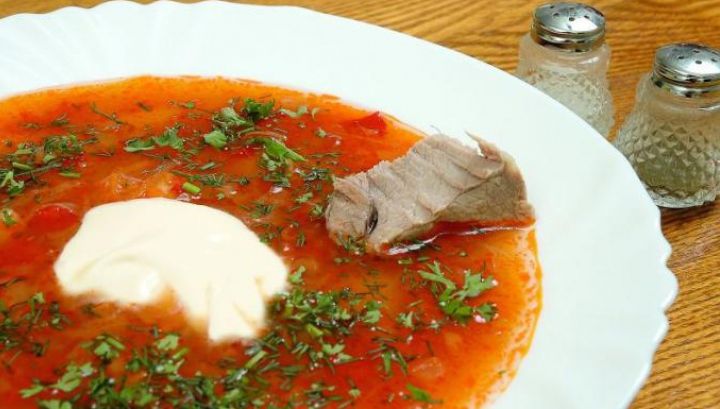 Aroma prânzului de acasă: cum găteşti ciorba de văcuţă perfectă