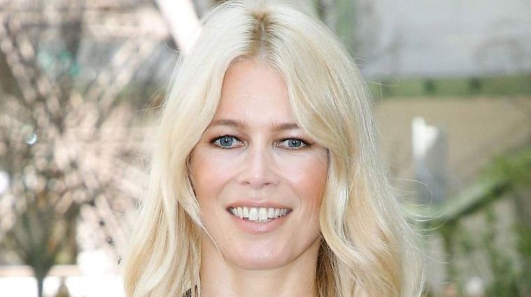 Claudia Schiffer (47 ani) arată mai bine ca niciodată, aproape dezbrăcată