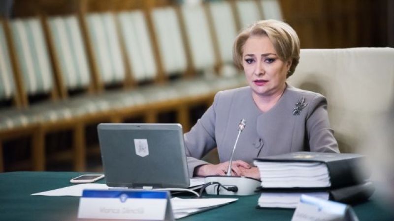 Surse: Viorica Dăncilă l-ar fi sunat dimineaţă pe Iohannis, să îi spună că "pleacă în concediu"