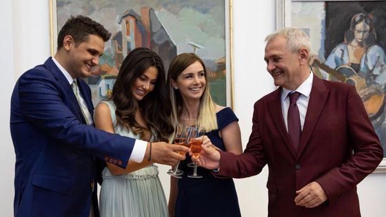 NUNTA fiului lui Dragnea. IMAGINI de la cununia civilă oficializată de Firea. Cum a arătat mireasa 