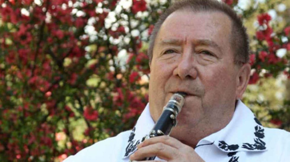 Dumitru Fărcaş, înmormântat cu onoruri militare, în spatele casei părinteşti