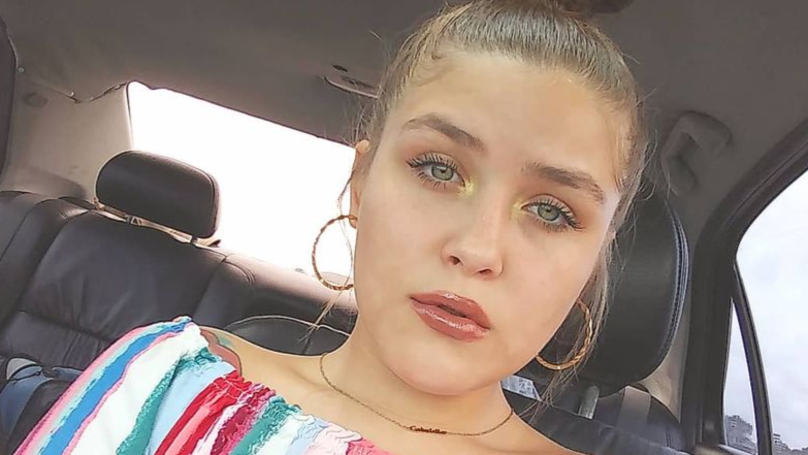 Au dat-o afară din supermarket din cauză că nu prea avea haine pe ea