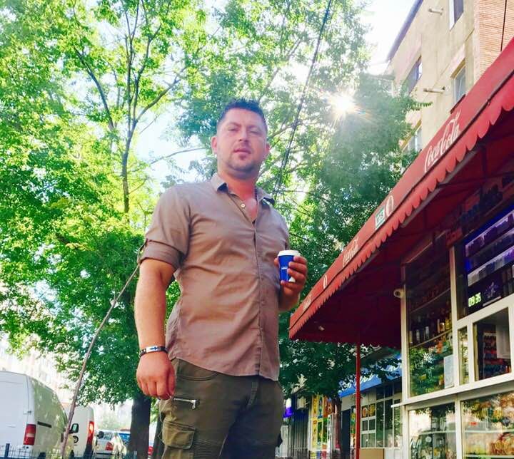 Românul erou în Anglia, tratat ca huligan în România