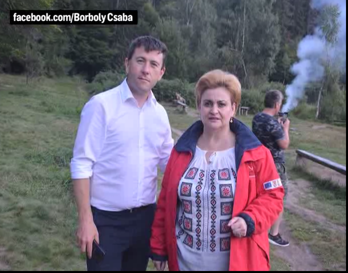 Ministrul Mediului s-a tras în poză cu ursul 