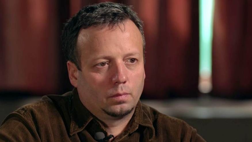 Hackerul Guccifer, eliberat condiţionat din Penitenciarul Deva