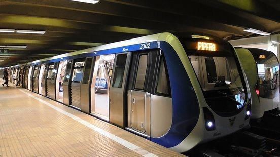 Haos la metrou, vineri dimineaţa. Au început lucrările de modernizare a Magistralei 2. HARTA la zi