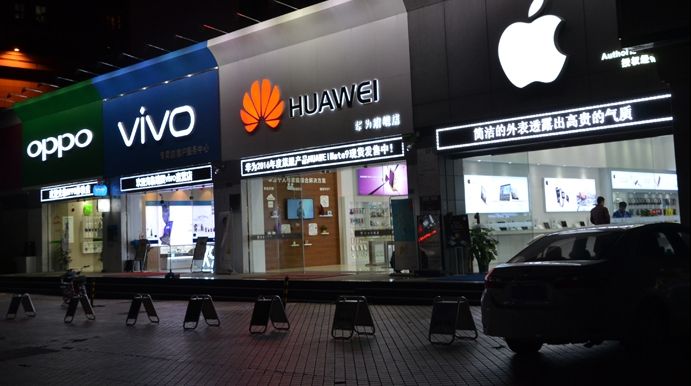 Chinezii de la Huawei au depășit în premieră gigantul Apple. Alte două nume din China vin din urmă