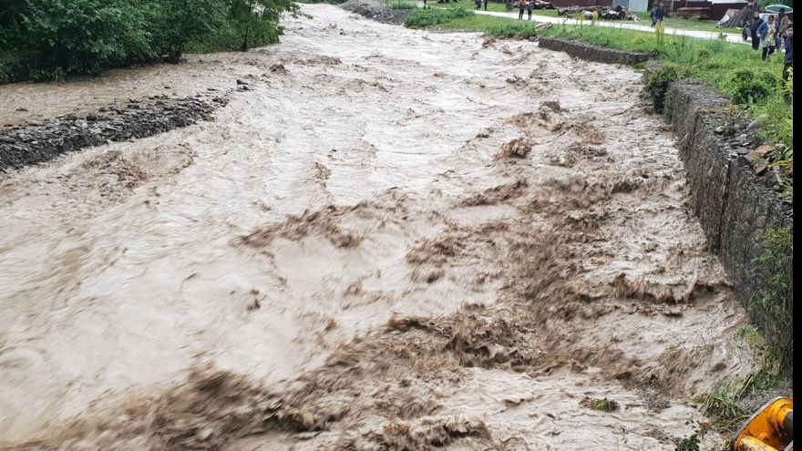 Cod galben de inundaţii pe râuri din 7 bazine hidrografice, până joi 