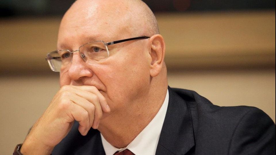 Ioan Mircea Pașcu, acceptat în funcția de comisar european, însă fără portofoliu. Salariu uriaș