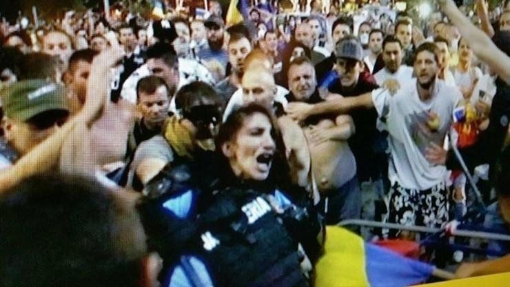 Dosarul 10 august: Agresorii trebuie să-i plătească daune morale de 10.000 de euro jandarmeriței Ștefania