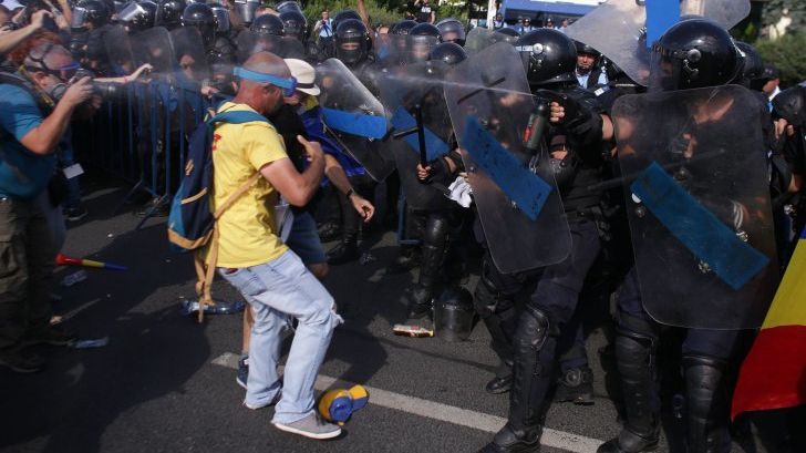 Jurnaliști bătuți la protestul din 10 august. Federaţia Internaţională a Jurnaliştilor, mesaj dur