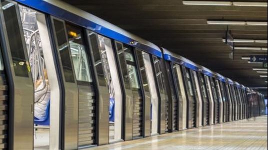 Sindicate: Un metrou cu 2.000 de călători a fost la un pas de a deraia
