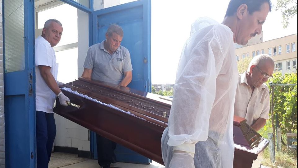Mafia de la morgă. Autopsierul care câștigă sute de mii de lei din suferința oamenilor