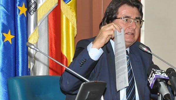 Primarul Timişoarei (PNL) a semnat pentru "Fără Penali"(USR). Iniţial se certa cu susţinătorii