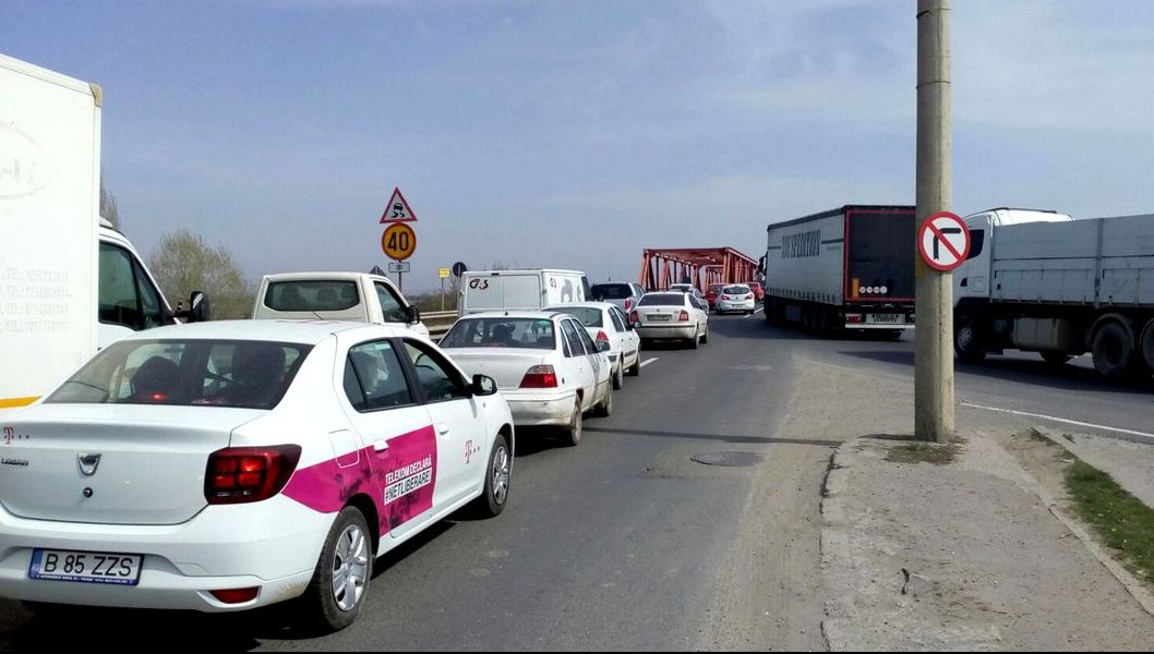 Veste bună pentru şoferi, se redeschide podul de la Mărăcineni