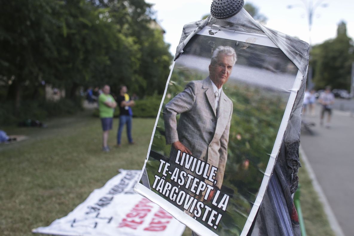 Incidente în Piața Victoriei. Violențe între jandarmi și protestatari VIDEO
