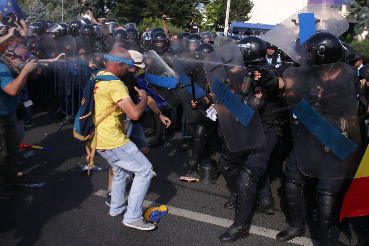 În ce stare se află persoanele bătute la protestele din Piața Victoriei