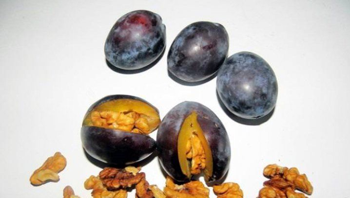 Dulceaţă de prune cu miez de nucă. Reţeta secretă din caietul bunicii