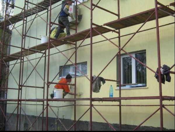 Un bărbat a căzut de pe o schelă, la Lupeni