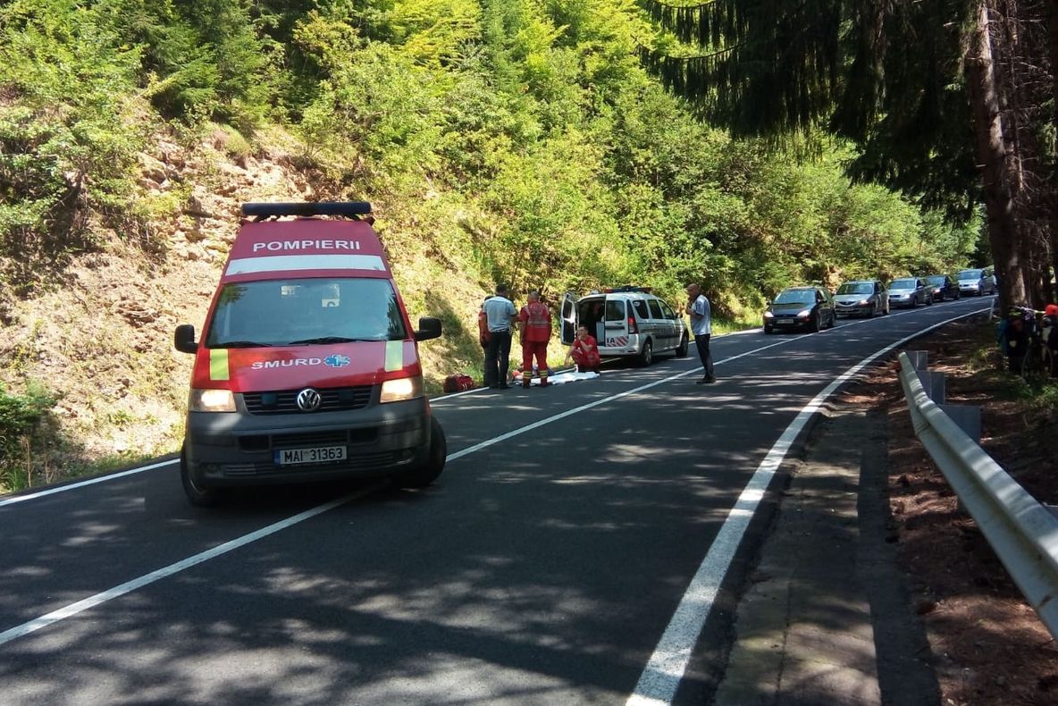 Turistă din Lituania, rănită grav de o maşină pe Transfăgărăşan. Şoferul nu a oprit 