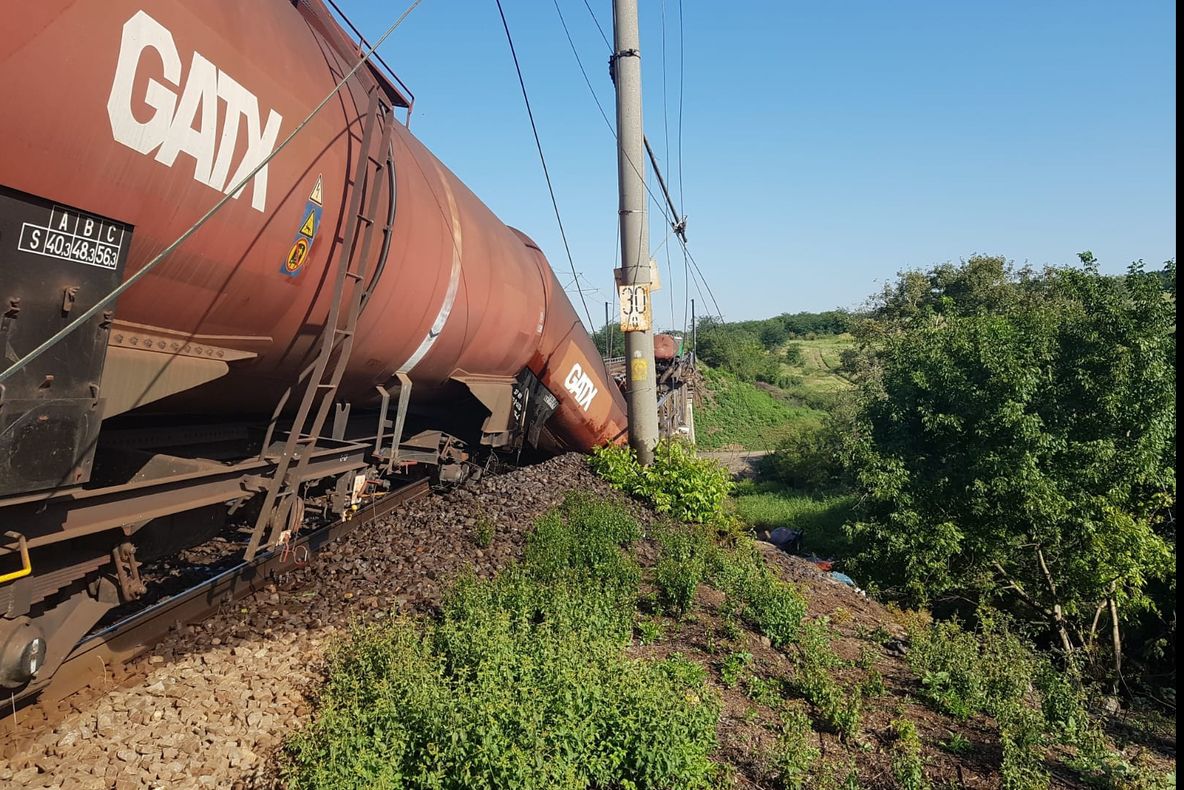Circulaţia feroviară la Cârcea, unde a deraiat un marfar, reluată în septembrie