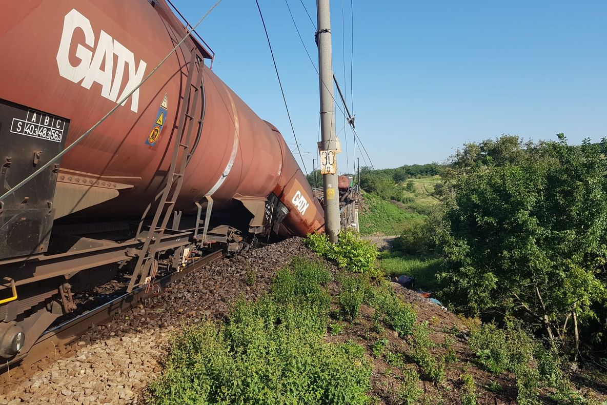 Bătaie de joc marca CFR, în plin sezon estival, toate trenurile au întârzieri uriaşe 