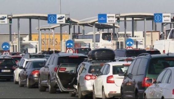 Aglomerație în vămi, la ieșirea din țară. S-a stat chiar și trei ore la coadă