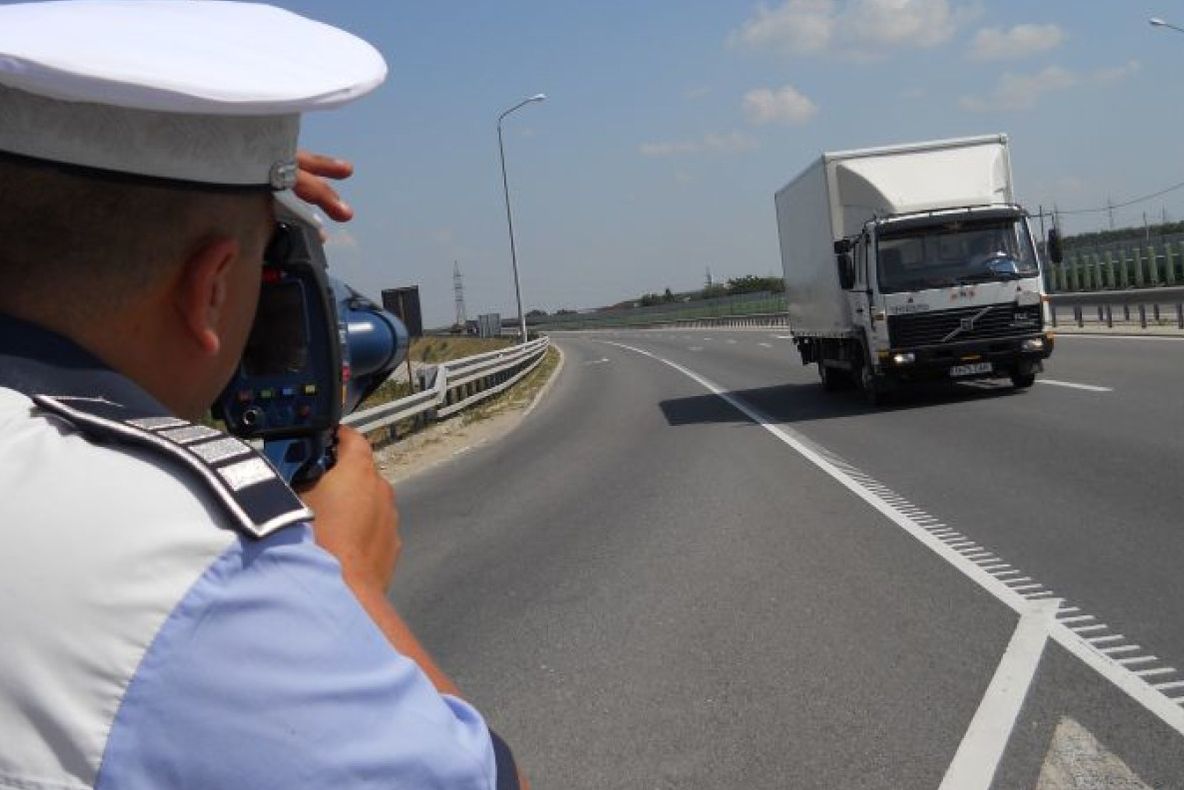 Incredibil! Cu ce viteză a fost prins un tânăr la 3 săptămâni după ce a luat permisul