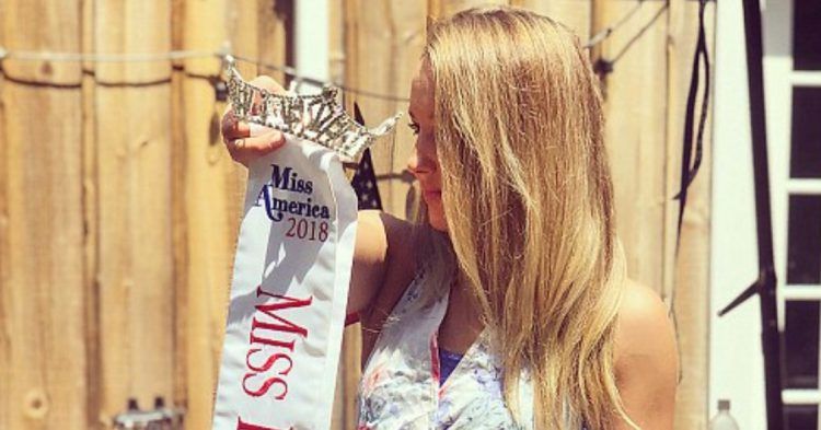 Scandal la concursul de Miss! A renunţat la coroană după ce s-au făcut glume că a fost violată